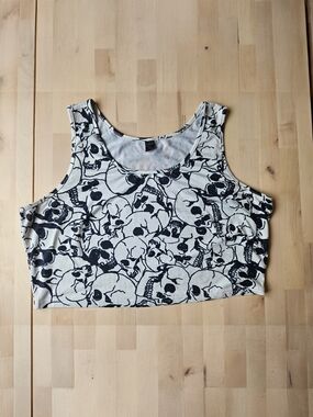 Black & White Skull Print Cropped Tank Top